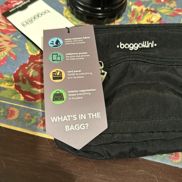 Baggallini Triple Zip Crossbody Belt Hip bag Black w/Sand lining silver hardware - Picture 2 of 14